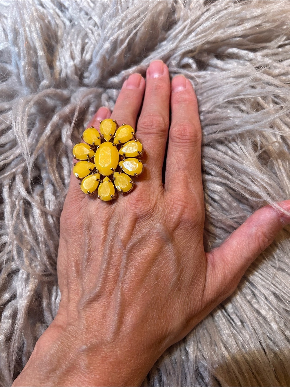 Vintage Kate Spade yellow flower ring - Picture 5 of 5